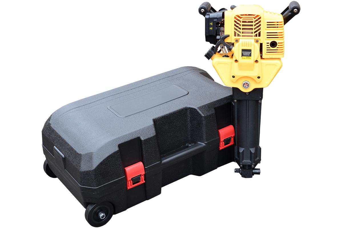 Бензиновый отбойный молоток ТСС TSS-GJH95 в кейсе Бензиновый отбойный молоток ТСС TSS-GJH95 в кейсе