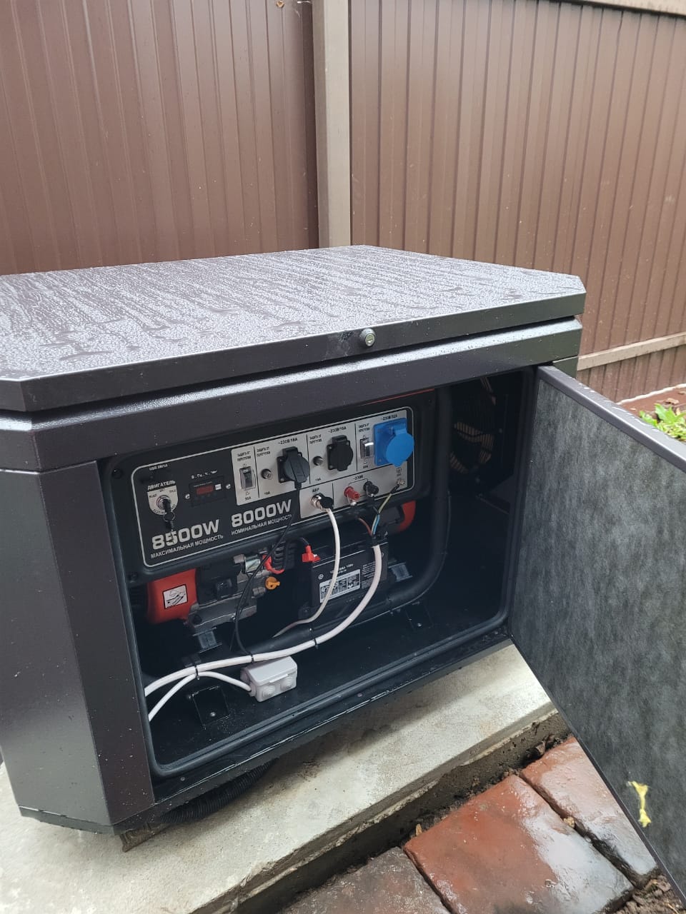 Бензиновый генератор iPower A8500EA мощностью 8,5 кВт всепогодный шумозащитный в кожухе EVOLine для частного дома