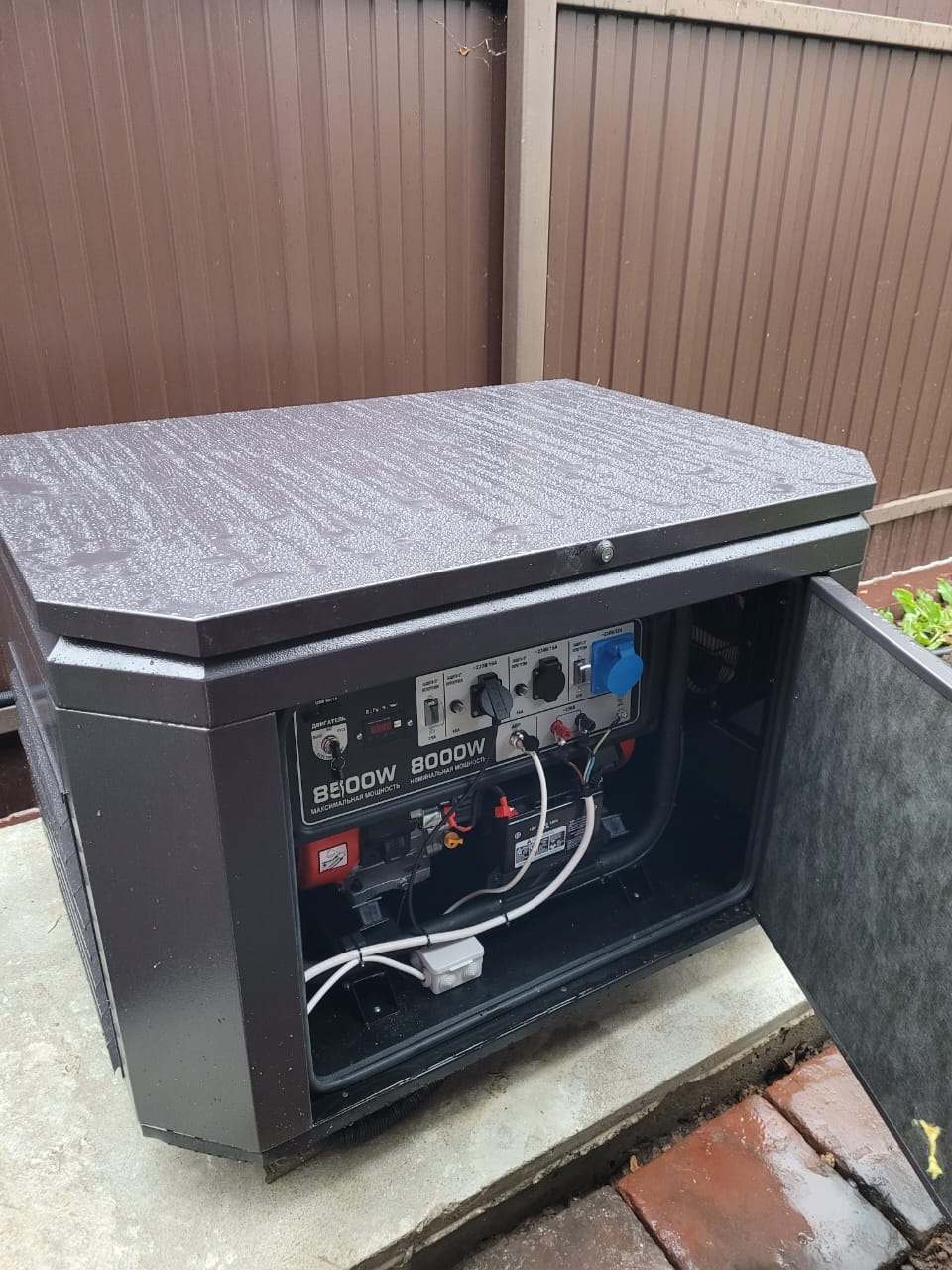 Бензиновый генератор iPower A8500EA мощностью 8,5 кВт всепогодный шумозащитный в кожухе EVOLine для частного дома